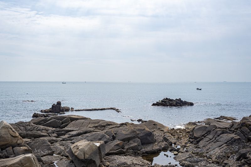 山东威海荣成成山头海岸悬崖观景平台与海天一色实景