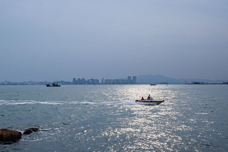 山东威海荣成成山头景区入园闸口与海岸步道实景